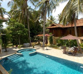 Piscine et jardin